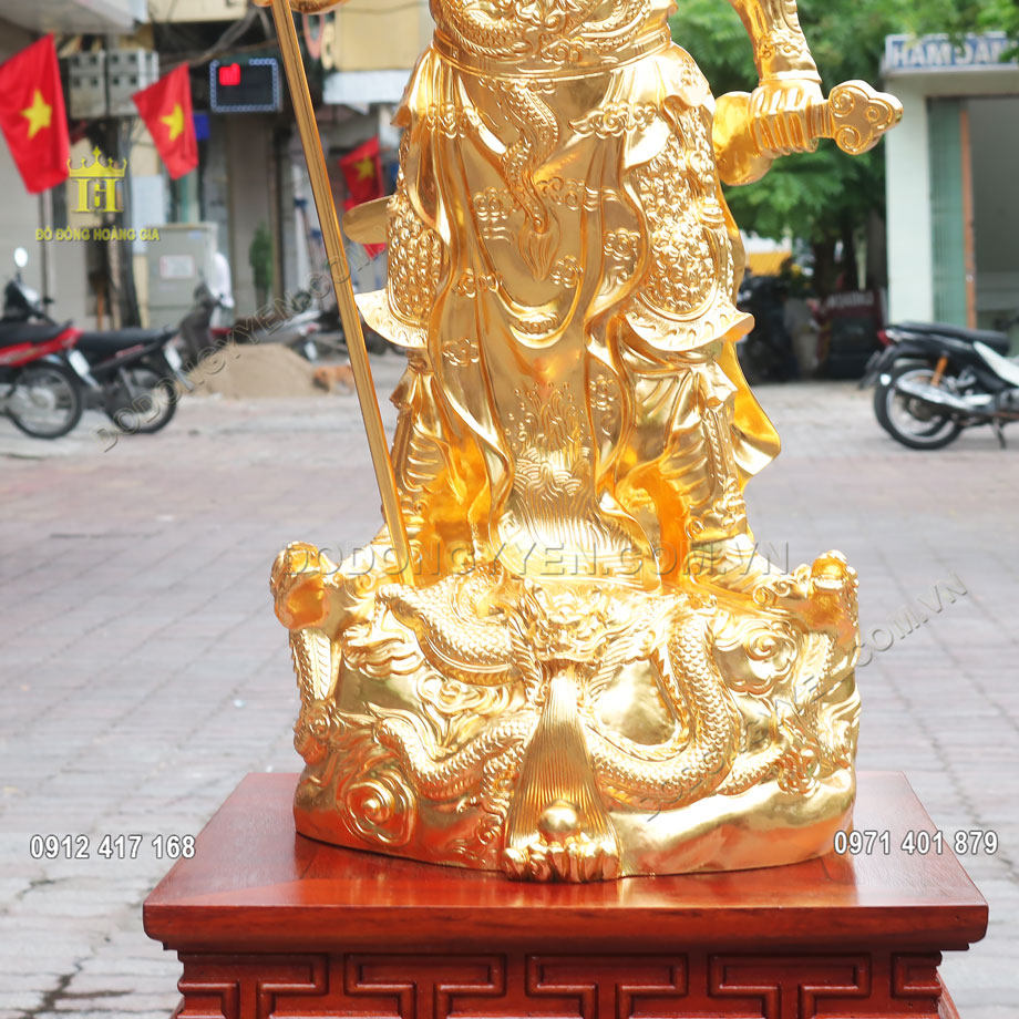 &Yacute; nghĩa khi b&agrave;y tr&iacute; tượng Quan C&ocirc;ng cầm đao tại ph&ograve;ng kh&aacute;ch, ph&ograve;ng l&agrave;m việc 